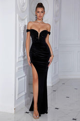 Robe de soirée noire à sequins, épaules dénudées et fente haute