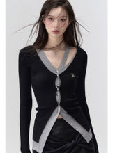 Gilet long élégant en maille noire avec découpes ajourées