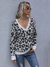 Pull en maille à col V imprimé léopard