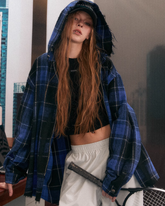 Veste à capuche oversize à carreaux bleus