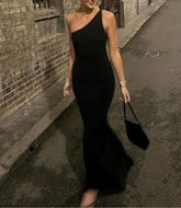 Robe longue moulante asymétrique sans manches