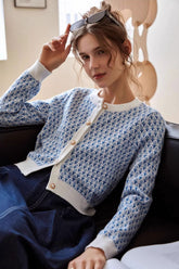 Gilet court bleu clair à col rond et manches longues