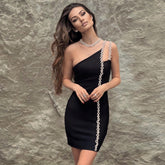 Robe mini bandage asymétrique sans manches à chaîne en strass