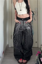 Jean oversize délavé à étoiles et strass, coupe droite.