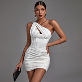Robe mini moulante asymétrique sans manches à découpe