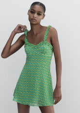 Robe courte verte à fleurs et bretelles à volants