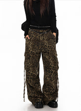 Pantalon cargo large imprimé léopard.
