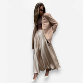 Élégante jupe longue en satin taille haute