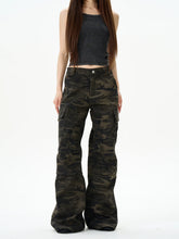 Pantalon cargo camouflage à jambes larges et poches multiples