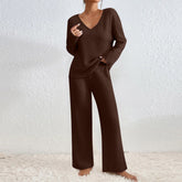 Ensemble de détente composé d'un pull en maille côtelée et d'un pantalon assorti