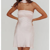Robe moulante mini dos nu sans bretelles et sans foulard