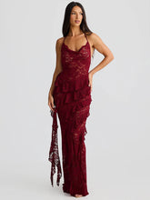 Robe de plage moulante en dentelle à dos nu et volants