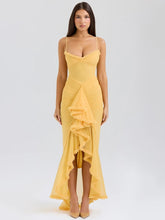 Robe longue moulante jaune à volants et drapée