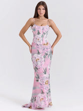 Robe de vacances rose à fleurs et fines bretelles spaghetti