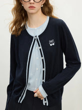 Cardigan élégant en laine brodée et tricotée