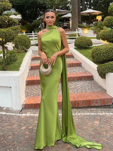 Robe maxi dos nu à bretelles et ruban satiné