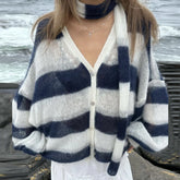 Gilet rayé à manches lanternes et boutons en maille