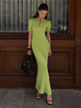 Robe maxi moulante à manches courtes et ajourée
