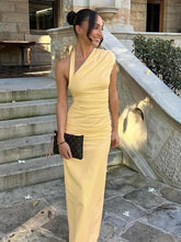 Robe longue dos nu froncée à col asymétrique