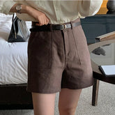 Short coréen droit à poches en lin