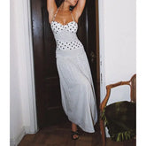 Robe de vacances à pois et à volants, col en V