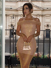 Robe longue à épaules dénudées en maille cristalline