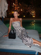 Robe de soirée fendue sans bretelles à imprimé zèbre
