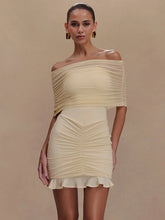 Robe moulante mini bustier à volants en résille