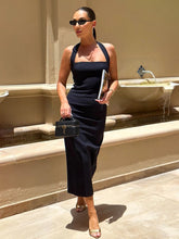 Robe longue noire asymétrique dos nu