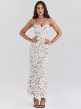 Robe moulante sans manches à lacets fleuris