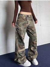 Pantalon cargo plissé camouflage délavé