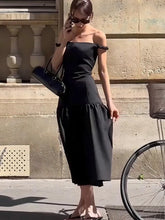 Robe moulante sans manches à col bateau