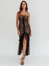 Robe midi bustier en dentelle drapée