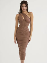 Robe midi moulante asymétrique froncée