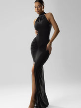 Robe de soirée moulante plissée dos nu fendue