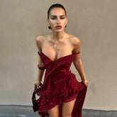 Robe de bal courte en tulle bordeaux à épaules dénudées et lacets