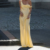Robe longue asymétrique en satin à dos nu