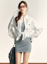 Chemise blanche classique à manches longues et boutons : Chemisier en coton impeccable à col et logo brodé