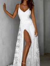Robe longue ouverte en dentelle à col V