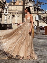 Robe de soirée glamour à bretelles et décolleté en V