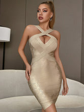 Robe de cocktail dos nu découpée