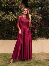 Robe de soirée brodée à manches longues