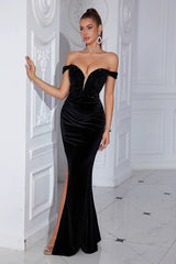 Robe de soirée noire à sequins, épaules dénudées et fente haute