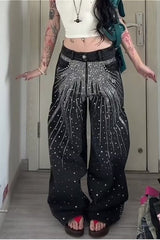 Jean oversize délavé à étoiles et strass, coupe droite.