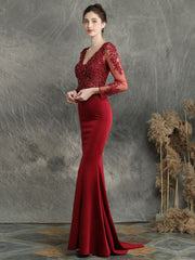 Robe de soirée à manches longues ornée d'appliqués et de clous, confectionnée à la main 