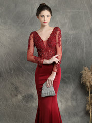 Robe de soirée à manches longues ornée d'appliqués et de clous, confectionnée à la main 