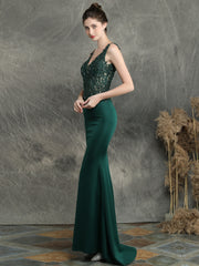 Robe de soirée longue ornée d'appliqués et de perles, faite à la main 