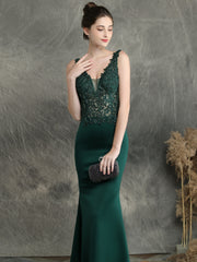 Robe de soirée longue ornée d'appliqués et de perles, faite à la main 