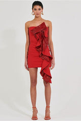 Robe de soirée sexy à bretelles et épaules dénudées, ornée d'une ceinture à sequins.