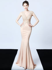 Robe de soirée longue ornée d'appliqués et de perles, faite à la main 
